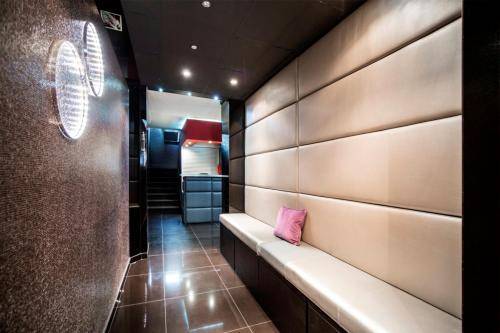 Hotel Schtak, Cannes