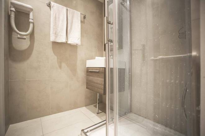 Hotel Schtak, Cannes