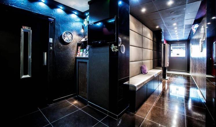 Hotel Schtak, Cannes