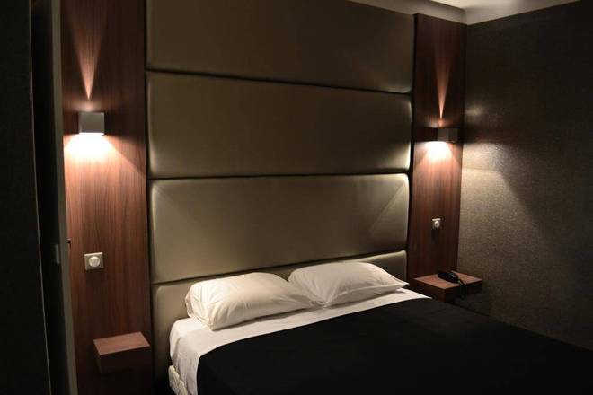 Hotel Schtak, Cannes